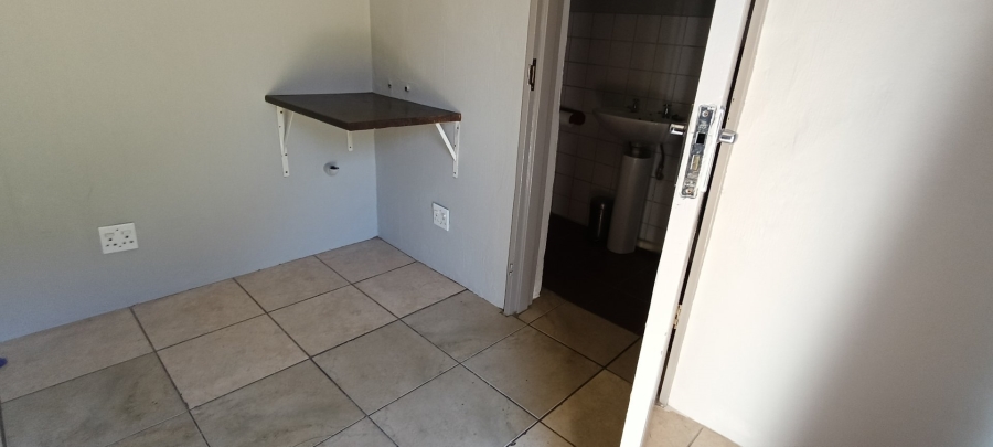 6 Bedroom Property for Sale in Rooihuiskraal Gauteng