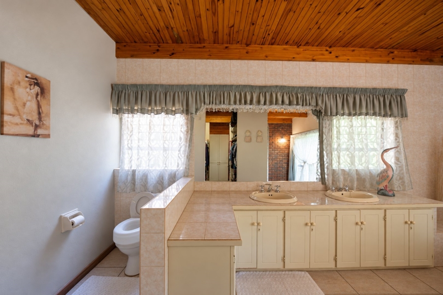 To Let 4 Bedroom Property for Rent in Shere Gauteng