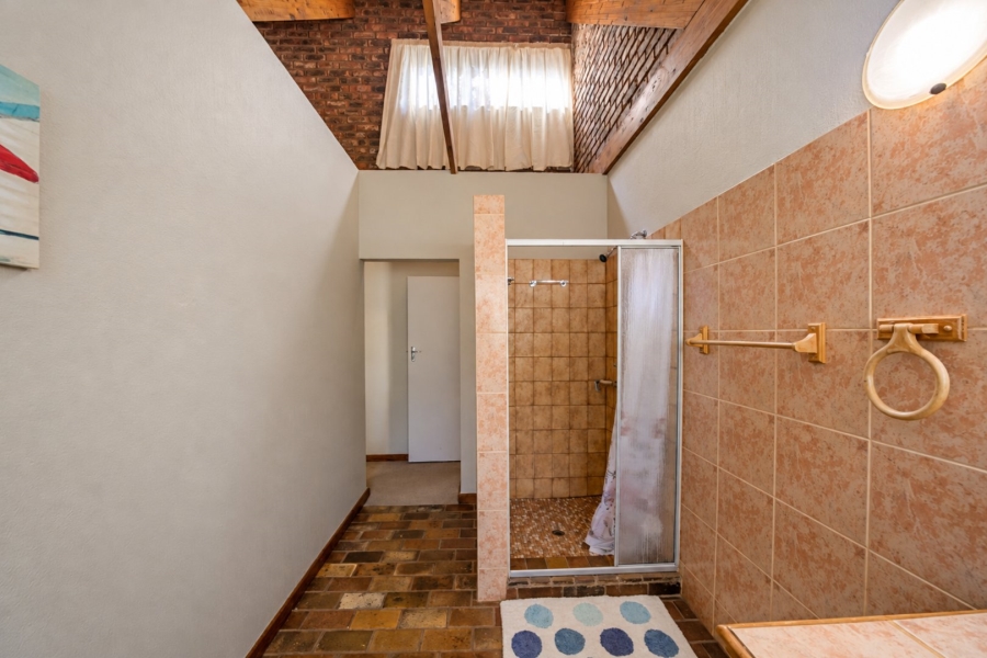 To Let 4 Bedroom Property for Rent in Shere Gauteng