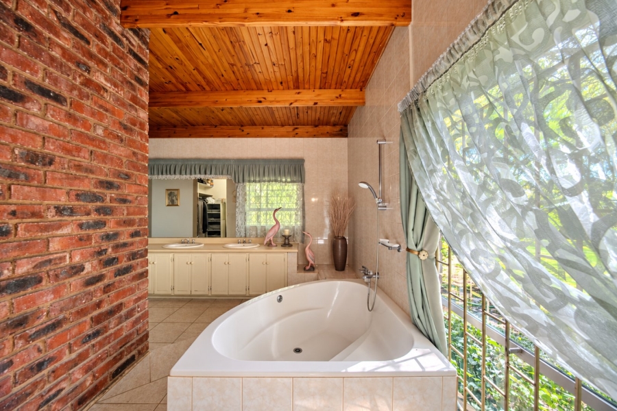 To Let 4 Bedroom Property for Rent in Shere Gauteng
