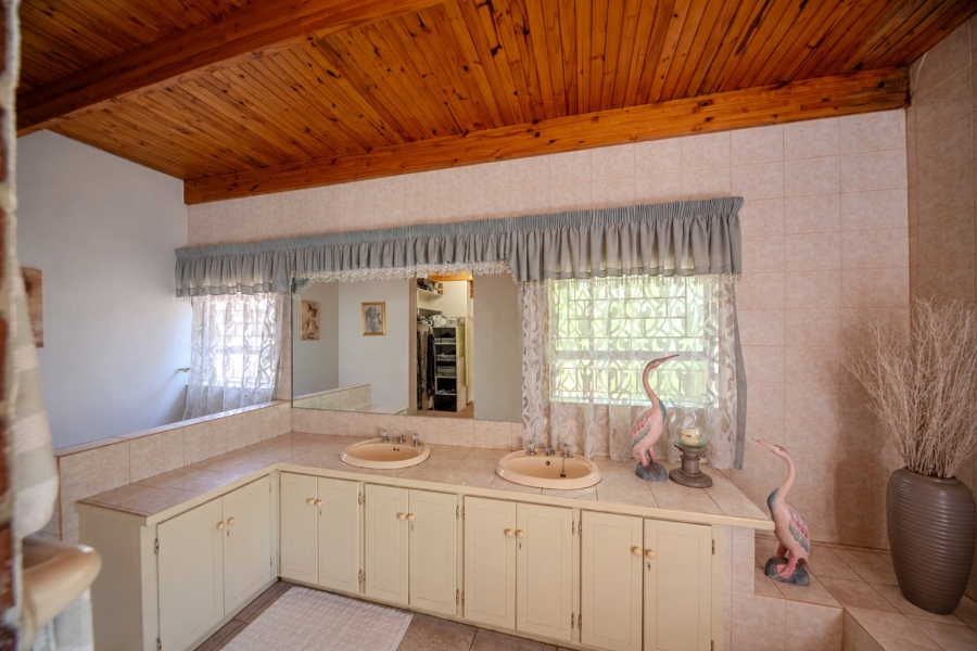 To Let 4 Bedroom Property for Rent in Shere Gauteng