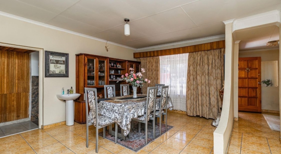 5 Bedroom Property for Sale in Illiondale Gauteng