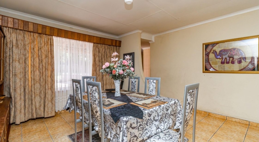 5 Bedroom Property for Sale in Illiondale Gauteng