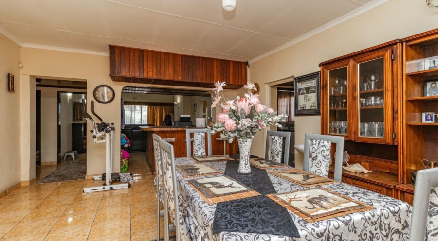 5 Bedroom Property for Sale in Illiondale Gauteng