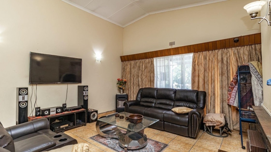 5 Bedroom Property for Sale in Illiondale Gauteng