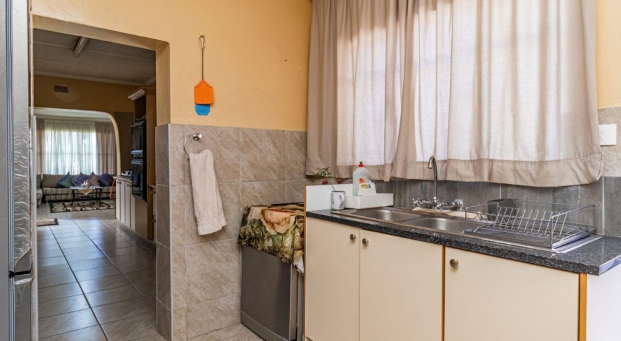 5 Bedroom Property for Sale in Illiondale Gauteng
