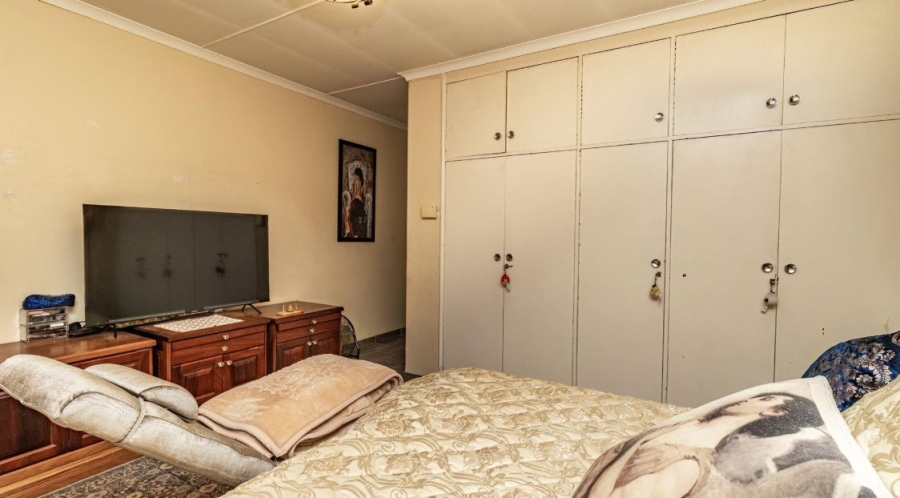 5 Bedroom Property for Sale in Illiondale Gauteng