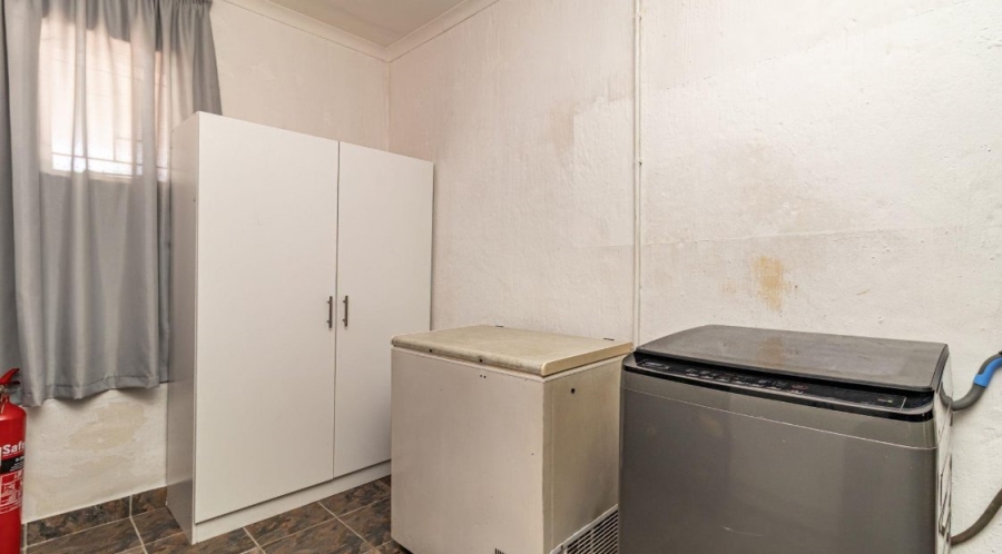 5 Bedroom Property for Sale in Illiondale Gauteng