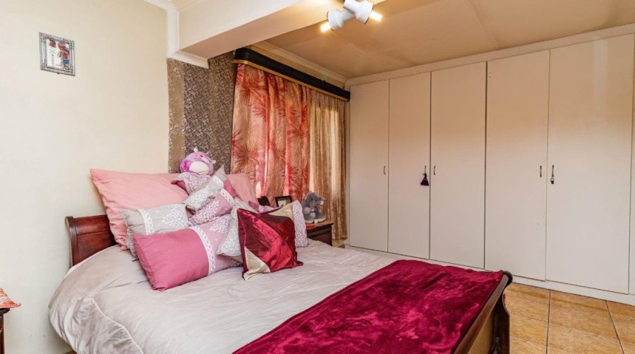 5 Bedroom Property for Sale in Illiondale Gauteng