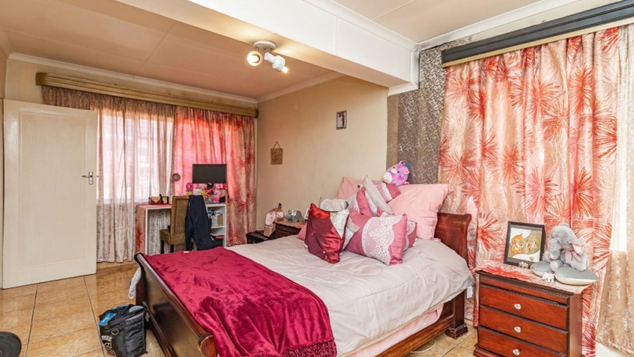 5 Bedroom Property for Sale in Illiondale Gauteng