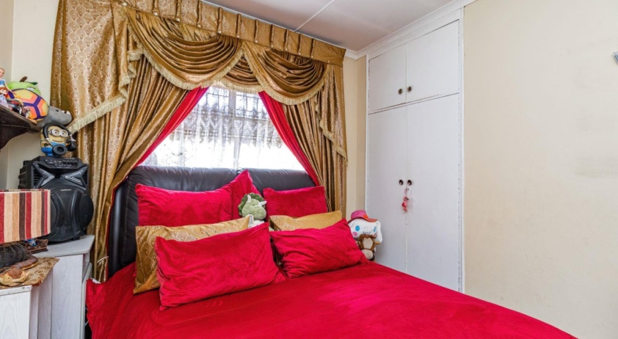 5 Bedroom Property for Sale in Illiondale Gauteng