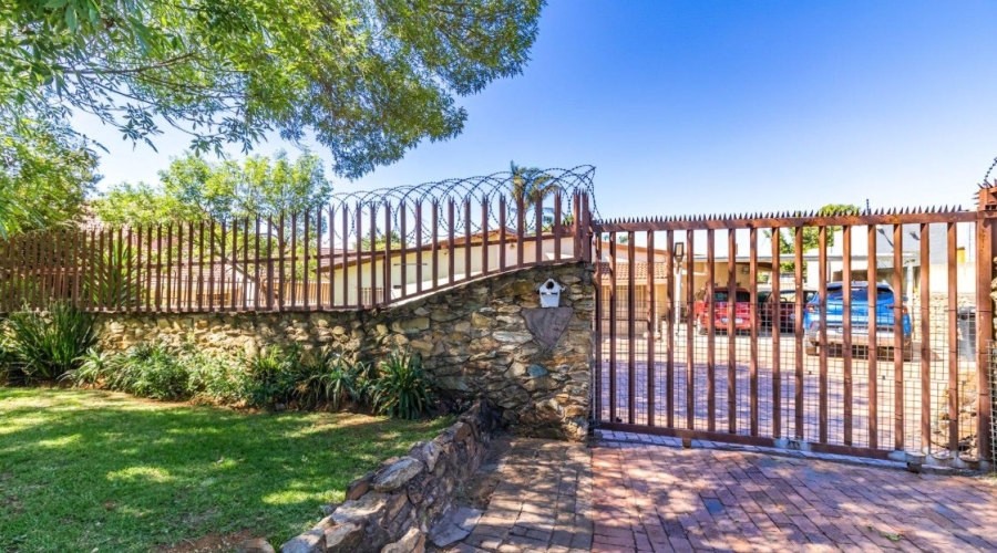5 Bedroom Property for Sale in Illiondale Gauteng
