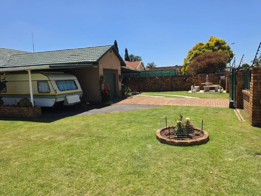 3 Bedroom Property for Sale in Bonaero Park Gauteng