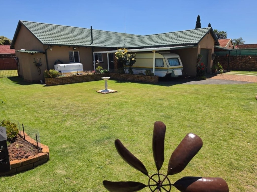 3 Bedroom Property for Sale in Bonaero Park Gauteng