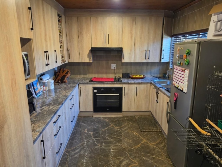 3 Bedroom Property for Sale in Bonaero Park Gauteng