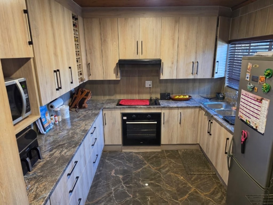 3 Bedroom Property for Sale in Bonaero Park Gauteng