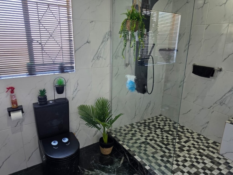 3 Bedroom Property for Sale in Bonaero Park Gauteng