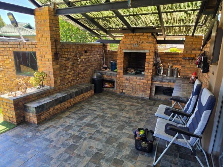 3 Bedroom Property for Sale in Bonaero Park Gauteng