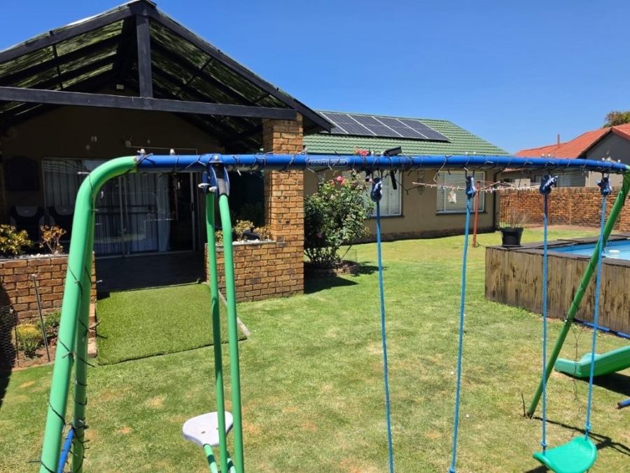 3 Bedroom Property for Sale in Bonaero Park Gauteng