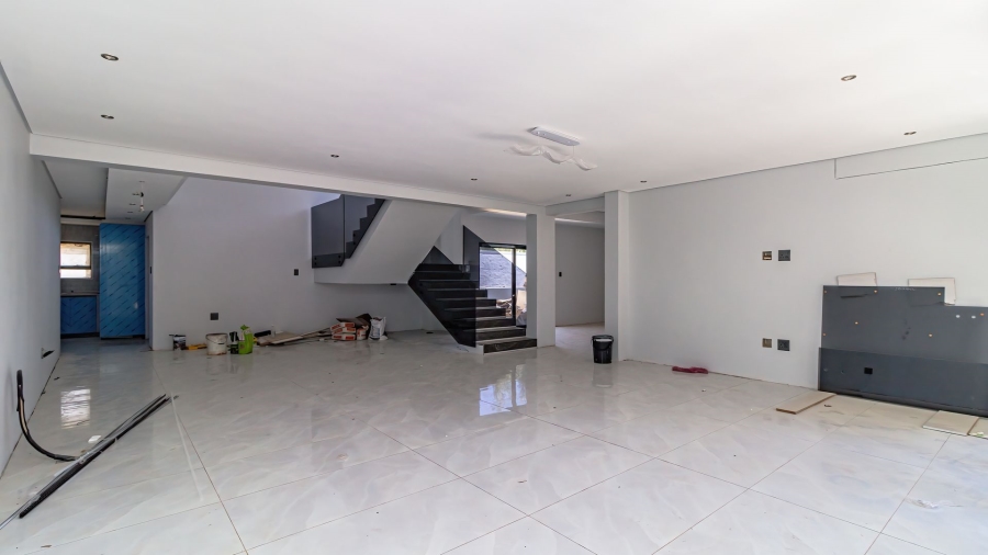 5 Bedroom Property for Sale in Serengeti Lifestyle Estate Gauteng