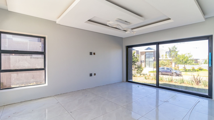 5 Bedroom Property for Sale in Serengeti Lifestyle Estate Gauteng