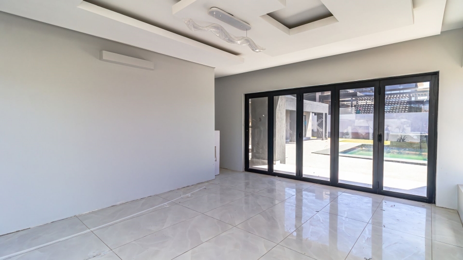 5 Bedroom Property for Sale in Serengeti Lifestyle Estate Gauteng