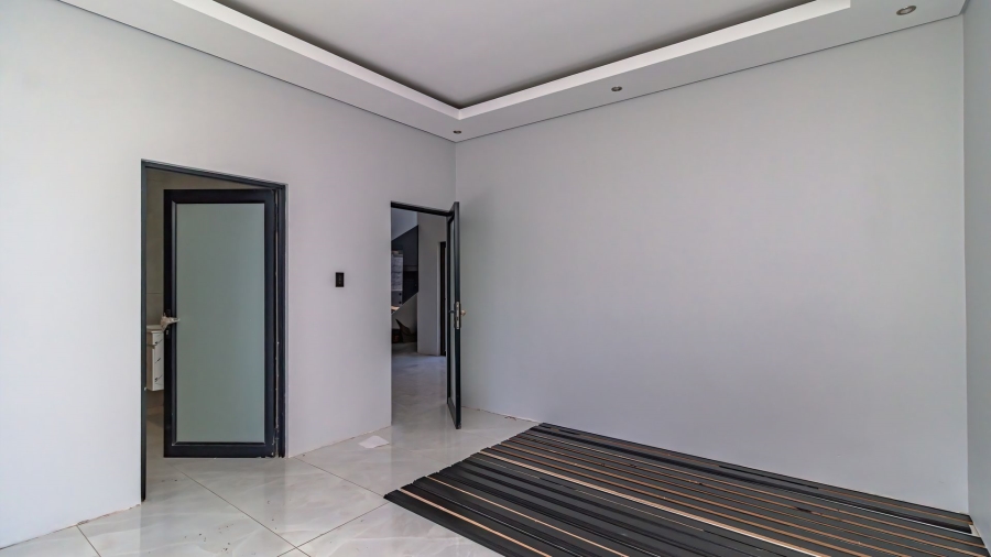 5 Bedroom Property for Sale in Serengeti Lifestyle Estate Gauteng