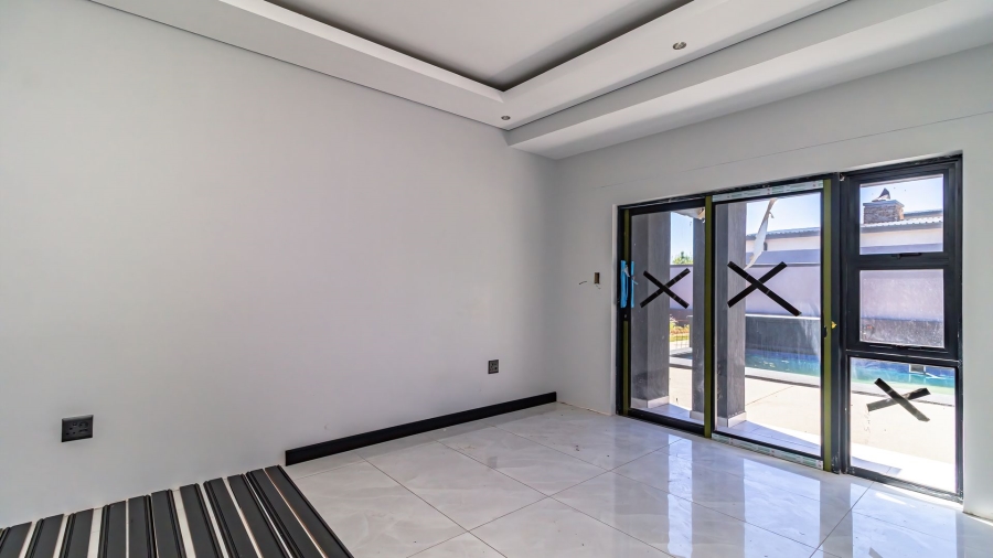 5 Bedroom Property for Sale in Serengeti Lifestyle Estate Gauteng