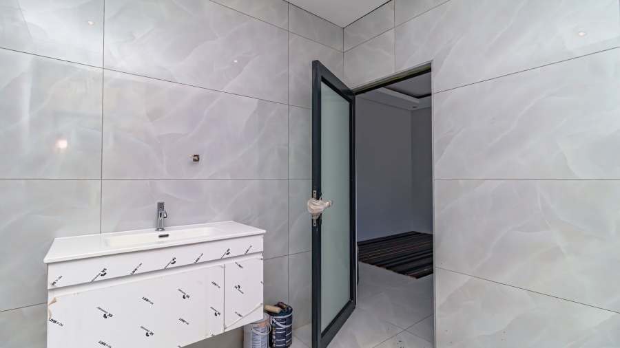 5 Bedroom Property for Sale in Serengeti Lifestyle Estate Gauteng
