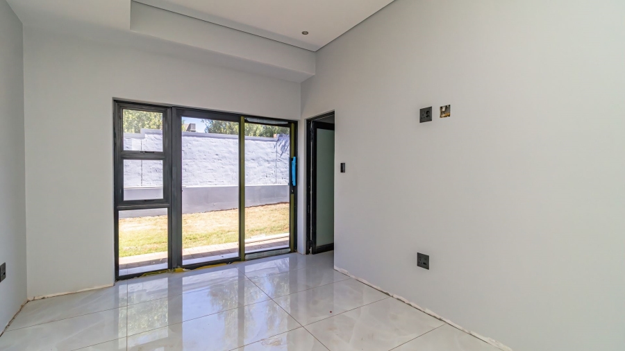5 Bedroom Property for Sale in Serengeti Lifestyle Estate Gauteng