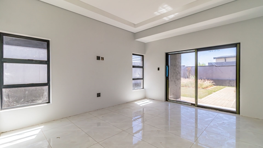 5 Bedroom Property for Sale in Serengeti Lifestyle Estate Gauteng