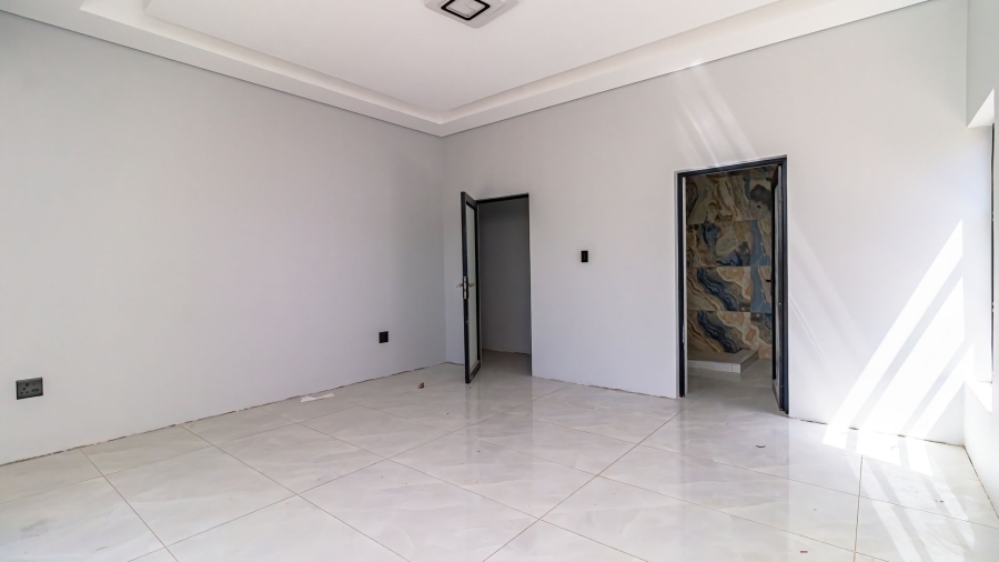 5 Bedroom Property for Sale in Serengeti Lifestyle Estate Gauteng