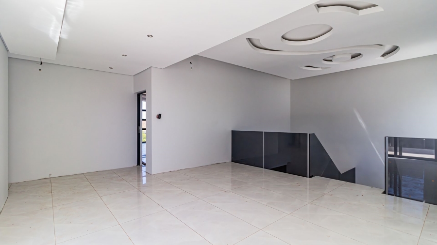 5 Bedroom Property for Sale in Serengeti Lifestyle Estate Gauteng