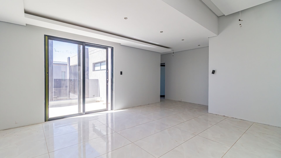 5 Bedroom Property for Sale in Serengeti Lifestyle Estate Gauteng