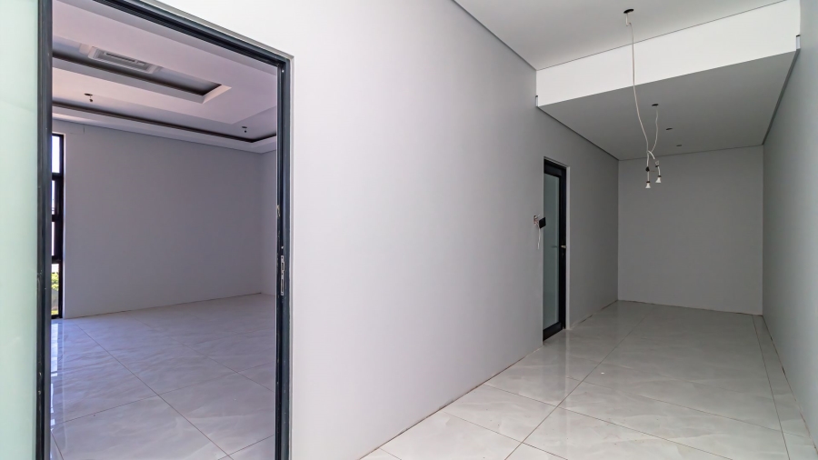 5 Bedroom Property for Sale in Serengeti Lifestyle Estate Gauteng