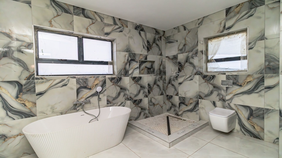 5 Bedroom Property for Sale in Serengeti Lifestyle Estate Gauteng