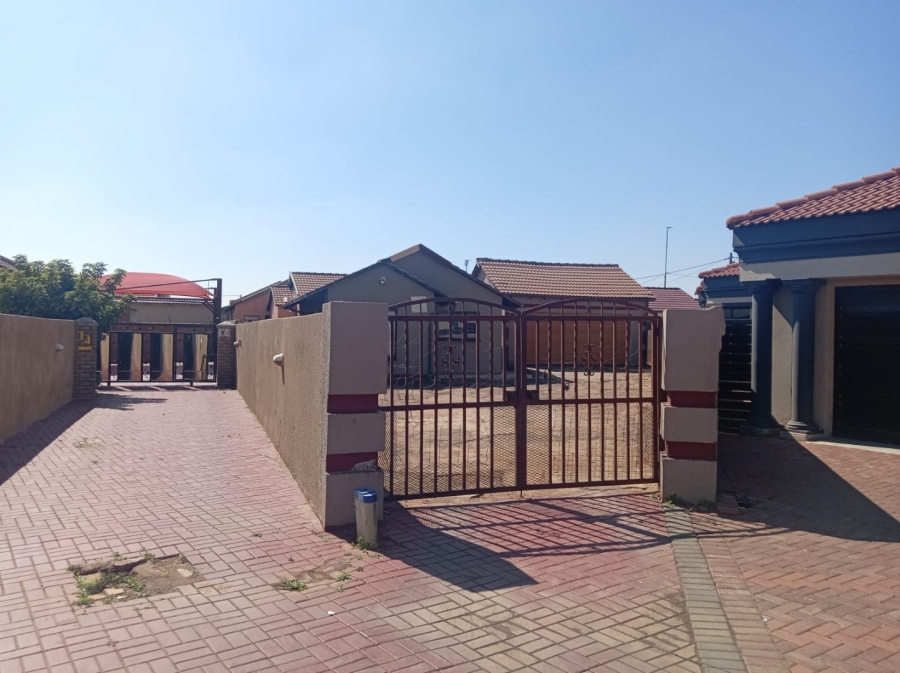 3 Bedroom Property for Sale in Vosloorus Ext 6 Gauteng
