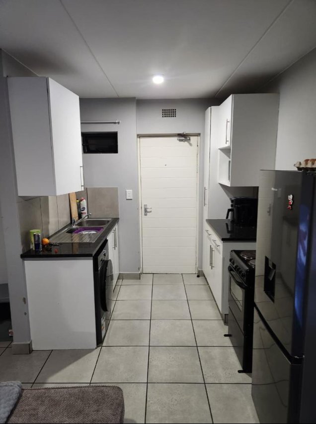 2 Bedroom Property for Sale in Clayville Gauteng