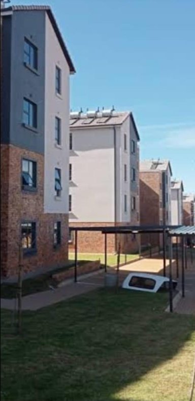 2 Bedroom Property for Sale in Clayville Gauteng