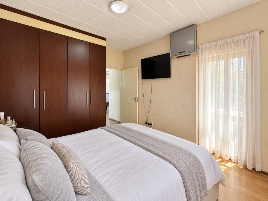2 Bedroom Property for Sale in Sunninghill Gauteng