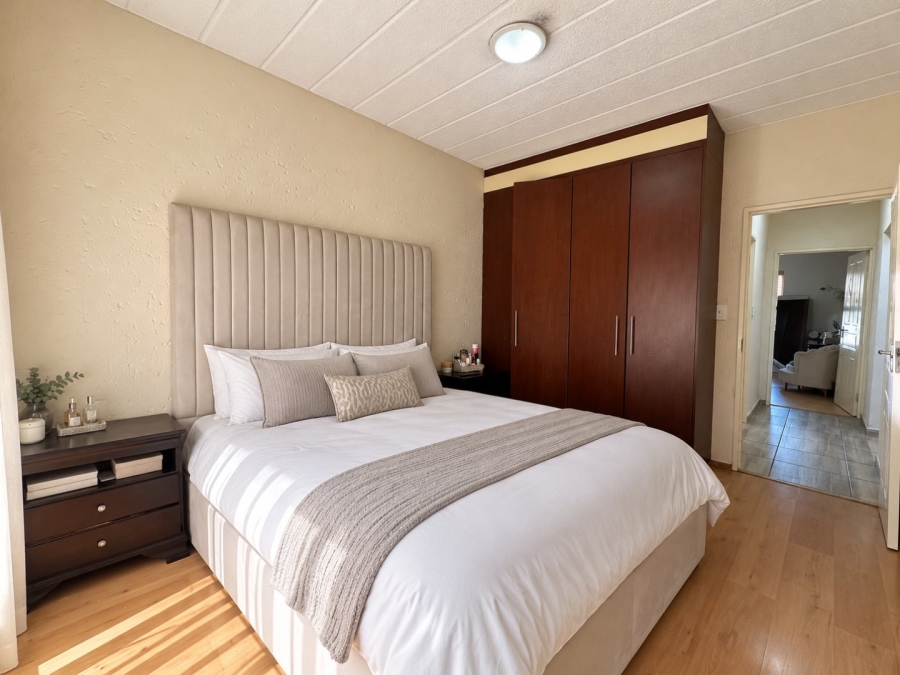 2 Bedroom Property for Sale in Sunninghill Gauteng