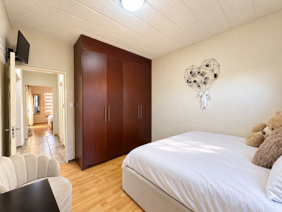 2 Bedroom Property for Sale in Sunninghill Gauteng
