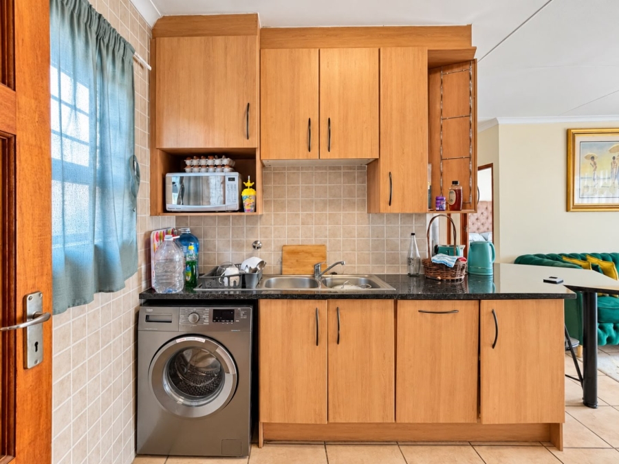 To Let 2 Bedroom Property for Rent in Fourways Gauteng