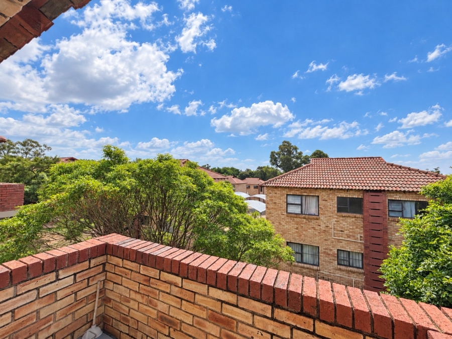 To Let 2 Bedroom Property for Rent in Fourways Gauteng