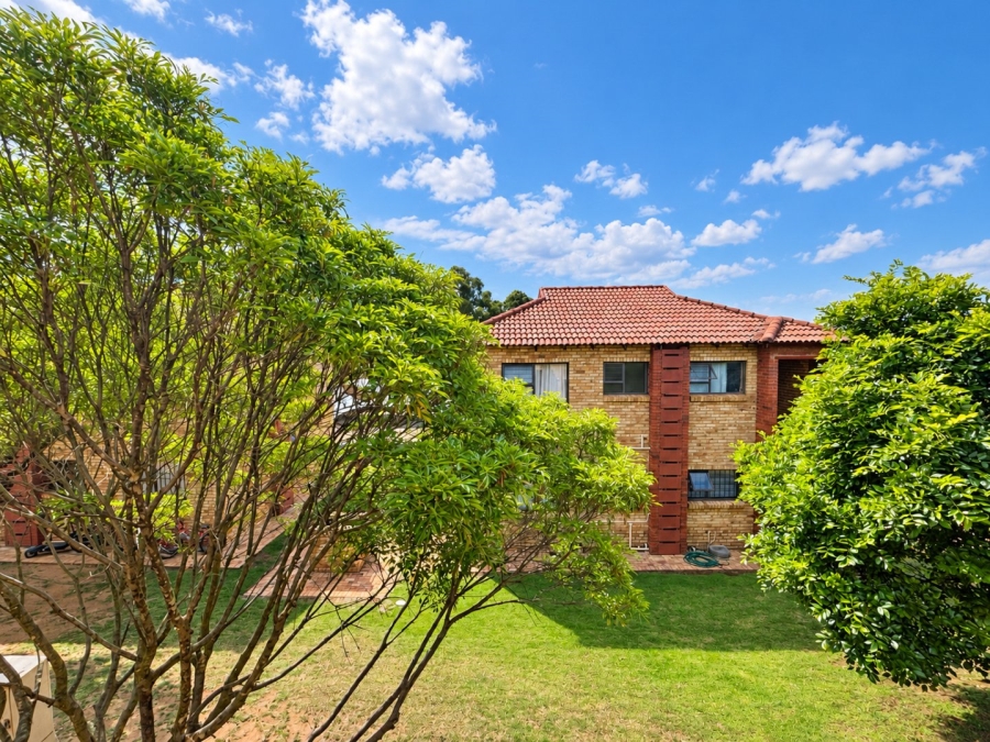 To Let 2 Bedroom Property for Rent in Fourways Gauteng