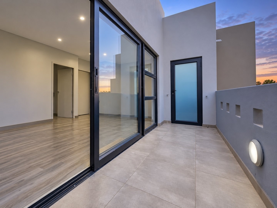 2 Bedroom Property for Sale in Lombardy Gauteng
