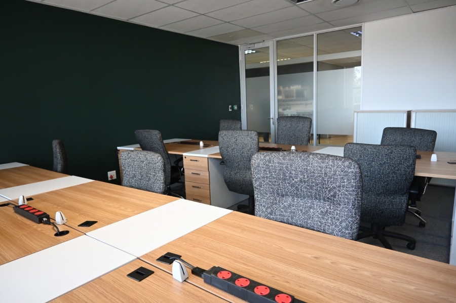 To Let Commercial Property for Rent in Die Hoewes Gauteng