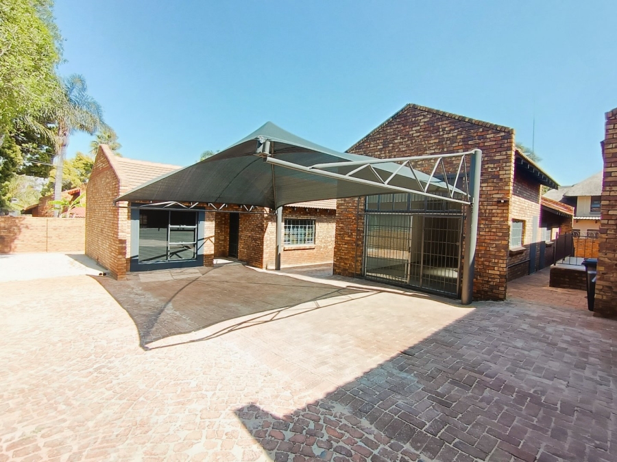 To Let Commercial Property for Rent in Faerie Glen Gauteng