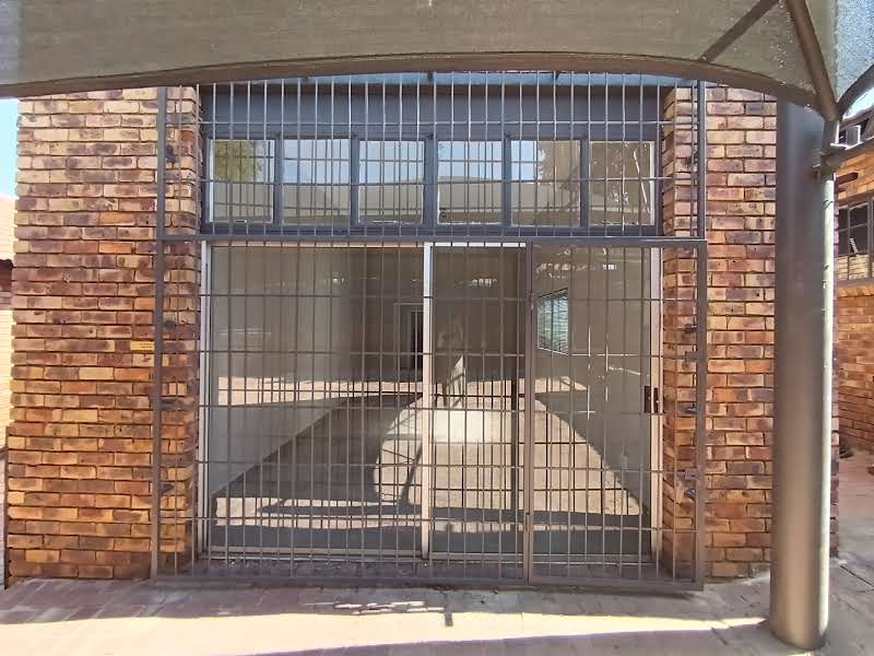 To Let Commercial Property for Rent in Faerie Glen Gauteng