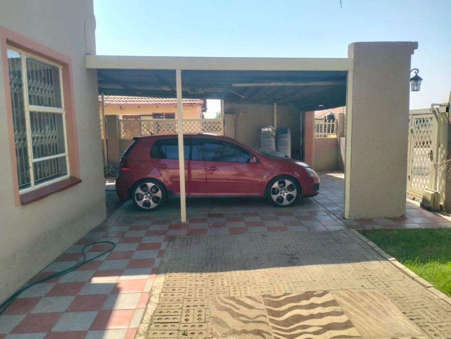  Bedroom Property for Sale in Danville Gauteng